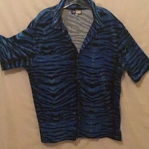 Men’s XL IZ IT U Shirt. Size XL